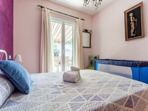 3 bedrooms, iron/ironing board, WiFi