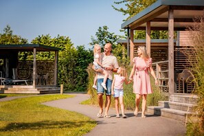 Property grounds - Pet-Friendly Lodge Stay (Maurik)