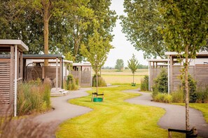 Property grounds - Pet-Friendly Lodge Stay (Maurik)