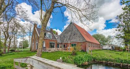 B&B farm Grutsk in Suwald with private harbour
