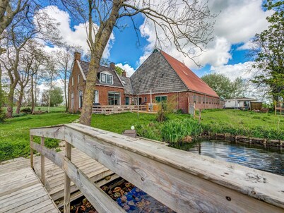 B&B farm Grutsk in Suwald with private harbour
