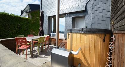 Rochehaut Hideaway with Tub