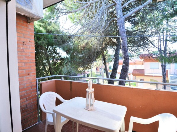 Outdoor dining - Apartment in Rosolina Mare near the Sea (Rosolina Mare (RO))