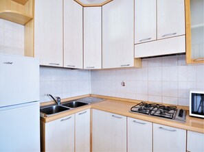 KĂŒhlschrank, Ofen, Herdplatte