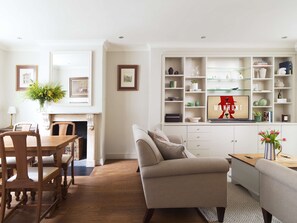 Fernseher, Kamin, Arbeitsbereiche