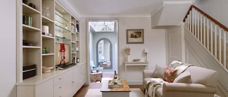 TV, fireplace, offices