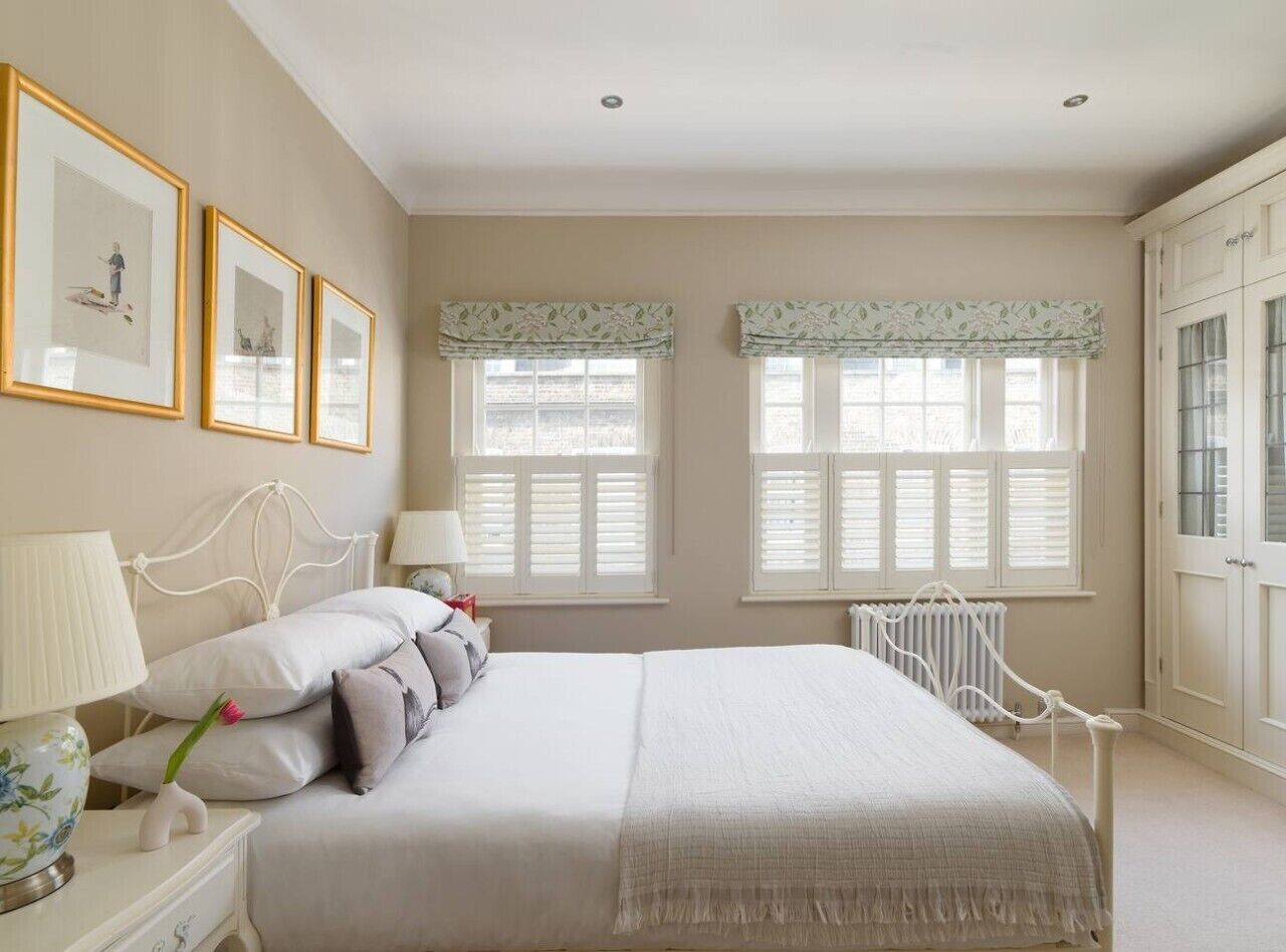 Desk, iron/ironing board, WiFi, bed sheets