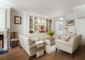 Fernseher, Kamin, Arbeitsbereiche