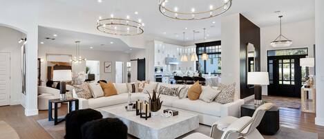 Smart-TV, peis, bøker og musikkbibliotek