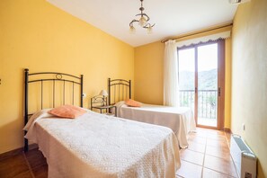 3 bedrooms, iron/ironing board, free WiFi, bed sheets