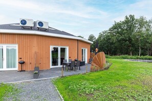 Exterior - Holiday Home in Forested Netherlands with Terrace (Goirle)