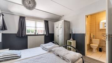 3 bedrooms, travel crib, free WiFi