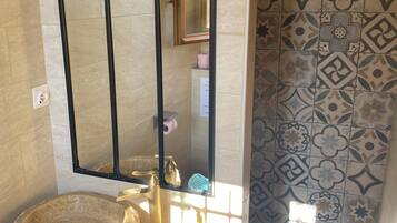 Comfort Double Room, 1 Double Bed, Pool View | Bathroom