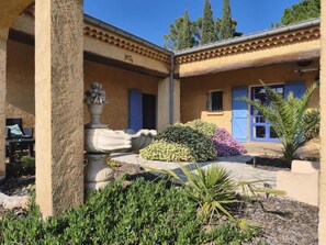 Comfort Double Room, 1 Double Bed, Pool View | Premium bedding, individually decorated, individually furnished - La Joséline  (Flayosc)