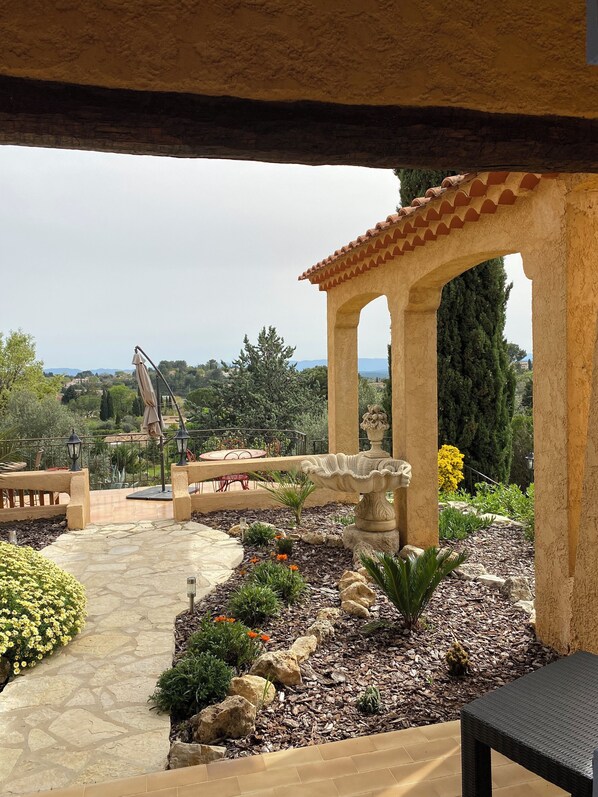 Chambre Double Confort, 1 lit double, vue piscine | Vue de la chambre