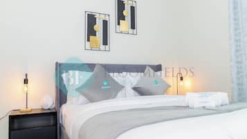 Een kluis op de kamer, een strijkplank/strijkijzer, gratis wifi