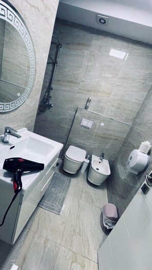 Bathroom - A&X Lovely and Central Apartment - 24H Self Check-in (Tirana)