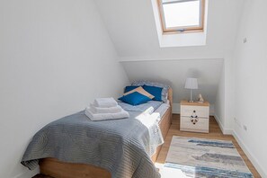 5 bedrooms, iron/ironing board, WiFi, bed sheets - Dom Marina - luxury oasis on the Baltic Sea, for 2-10 people, close to the beach, EV & pets (Mosty)