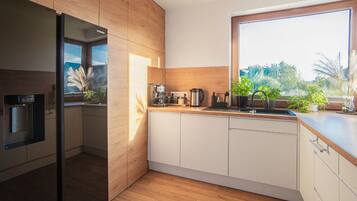 Micro-ondes, four, plaque de cuisson, lave-vaisselle