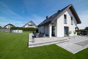 Exterior - Dom Marina - luxury oasis on the Baltic Sea, for 2-10 people, close to the beach, EV & pets (Mosty)