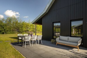 Outdoor dining - Villa in Friesland with Garden and Terrace (Sint Nicolaasga)