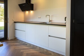 Réfrigérateur, micro-ondes, four, lave-vaisselle