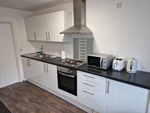 Frigorifero, microonde, forno