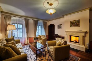 Luxury Apartment | Select Comfort beds, minibar, in-room safe, soundproofing - Boutique Hotel ERB (Banska Stiavnica)