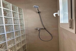 Dusche, Haartrockner, Bidet