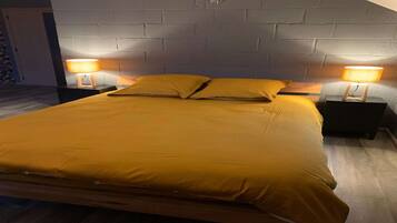 4 slaapkamers, een strijkplank/strijkijzer, wifi