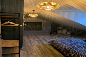 4 bedrooms, iron/ironing board, travel crib, free WiFi - Elegant Family Stay, Wallonia (Bertrix)