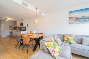 Smart TV - Villajoyosa Home with Shared Pool (Villajoyosa)