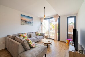 Smart TV - Villajoyosa Home with Shared Pool (Villajoyosa)