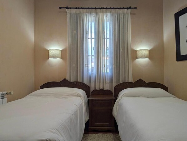 Deluxe Apartment, River View | Free WiFi