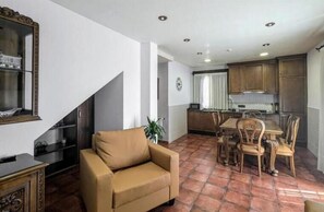 Deluxe Apartment, River View | Interior