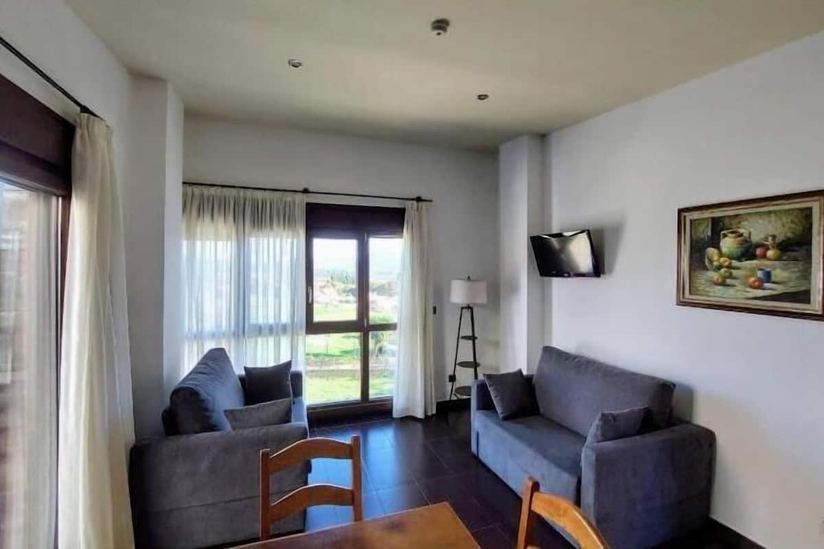 LĂ€genhet - balkong - utsikt mot floden | Vardagsrum