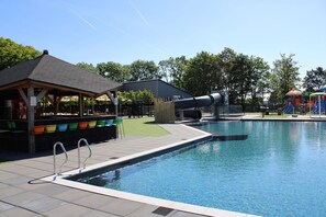 Pool - Chalet in Netherlands with Dual Terraces (Lathum)