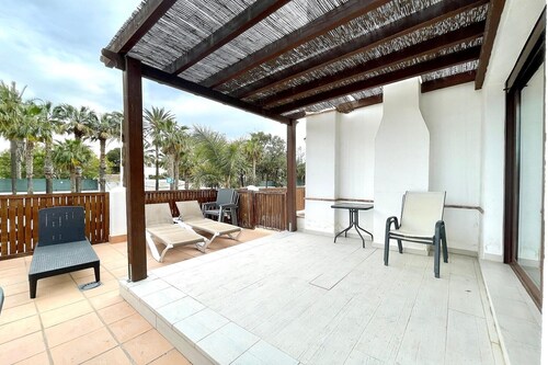 Sunlit Villa near Golf