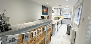 Kühlschrank, Mikrowelle, Ofen, Geschirrspüler