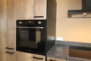 Refrigerador, microondas, placa de cocina, lavavajillas