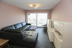 Smart TV, DVD player - Sleek Stay by the Sea (Middelkerke)