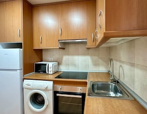 Cookware/dishes/utensils