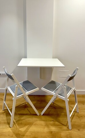 Dining - New Luxury Apartment Madrid Airport 111 (Madrid)