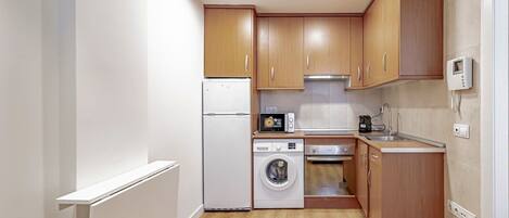 Cookware/dishes/utensils