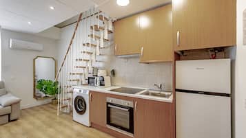 Cookware/dishes/utensils