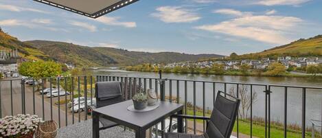 تناول الطعام بالخارج