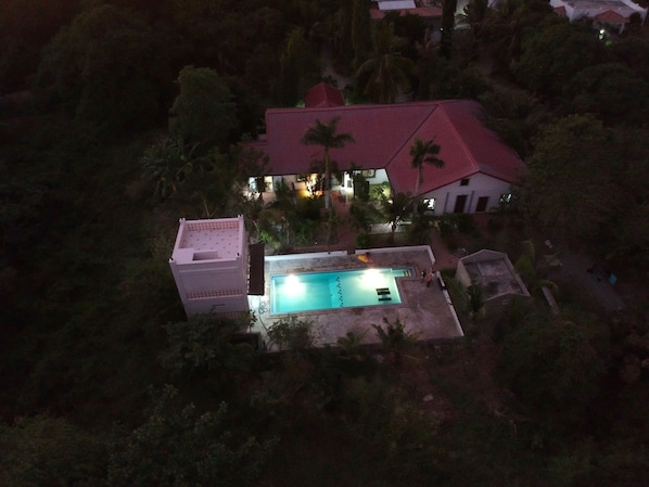 Exterior - Extrem Cosy 20000 m² , lot of tree's many birds, wall around, very safe, quiet (Rosales)