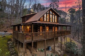 Exterior - Easy Entry-Creek Views-Hot Tub-Pool Table-Fire Pit (Pigeon Forge)