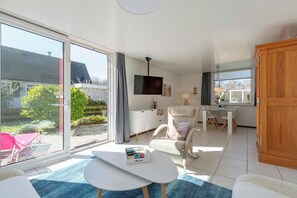 Smart TV - Holiday Home St. Maartenszee near Beach (Sint Maartenszee)