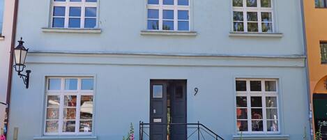 تفاصيل الفندق من الخارج